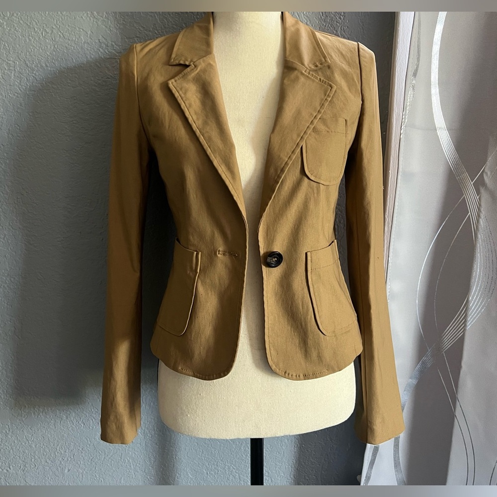 Timing stritch Tan Blazer with Notched Lapel and Fitted Silhouette